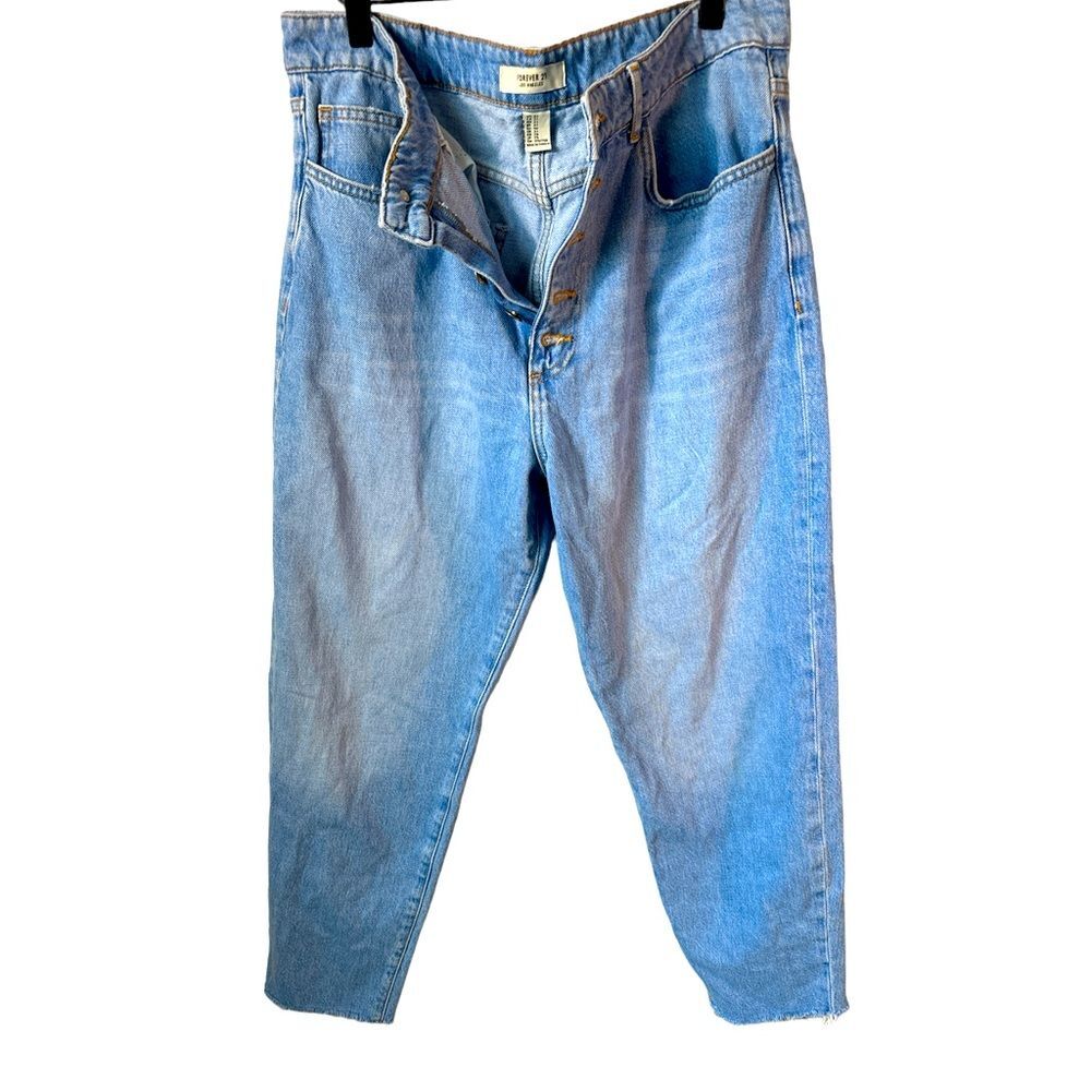 forever 21 button fly high rise mom jeans size 31 Light Wash Closet Staple Taper